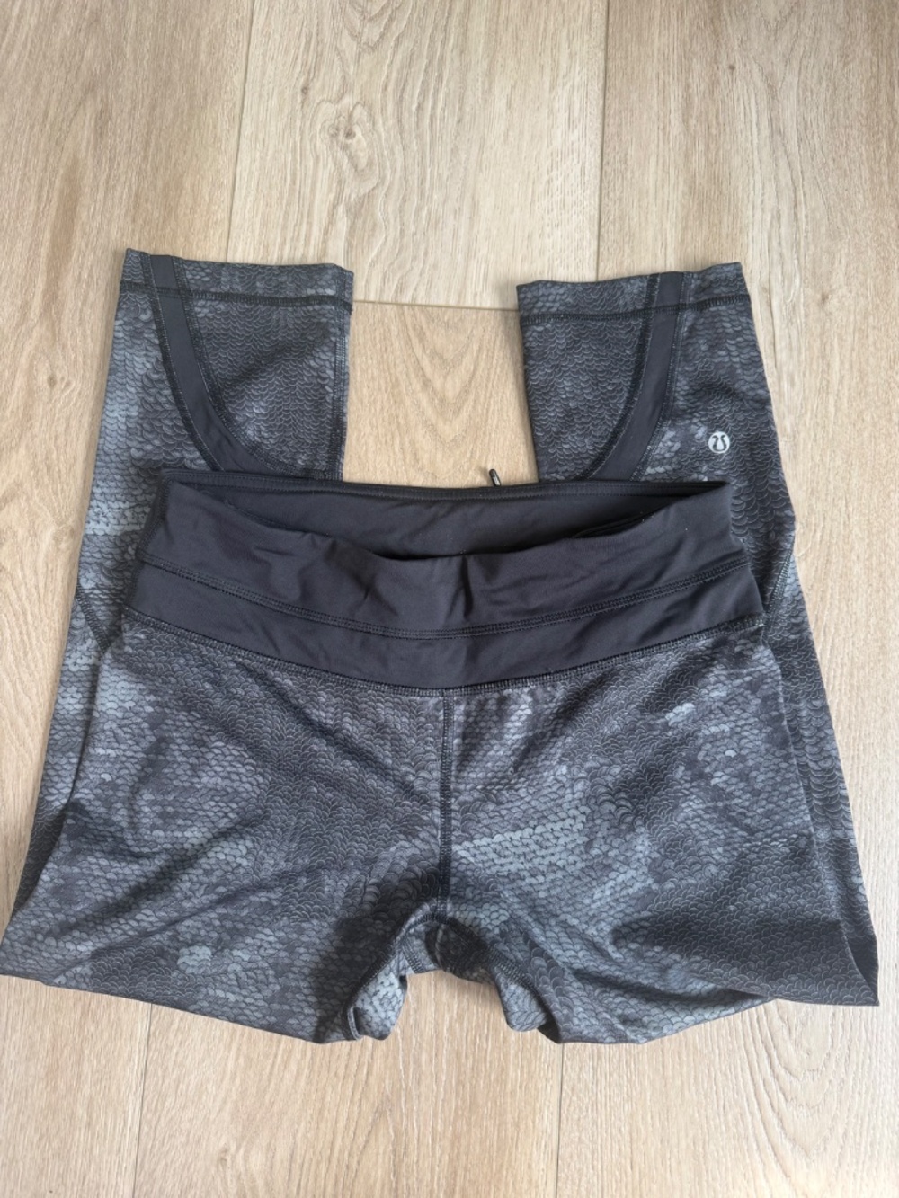 Lululemon Run: Inspire Crop II *All Full-On Luxtreme - Snake Print